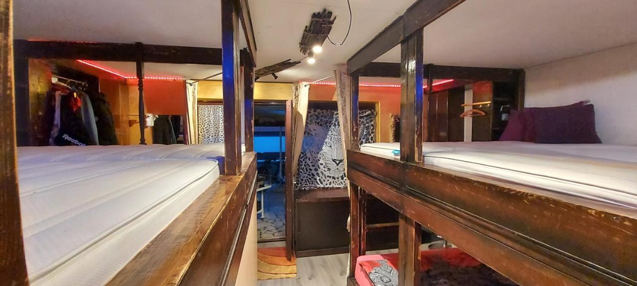 Ricardo Team-Hostel Пиешчана Увала Екстериор снимка